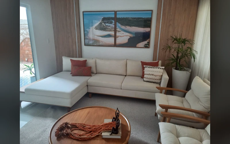 Sala de luxo com sofá perfeitamente higienizado em Salvador